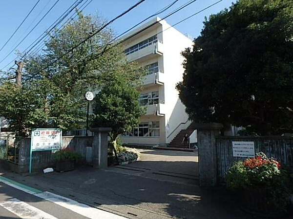 富士見市立西中学校まで330m