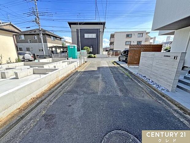 存在感あふれるお洒落な外観デザインの新邸が誕生します。随時、お写真を更新いたしますので、完成をお楽しみに!