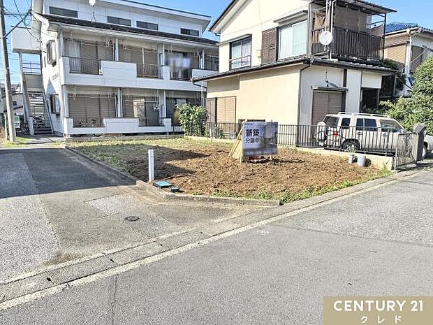 ただいま土地の造成中です。建物を建てる前にしっかりと地盤の調査を行い、必要に応じて地盤改良を行います。