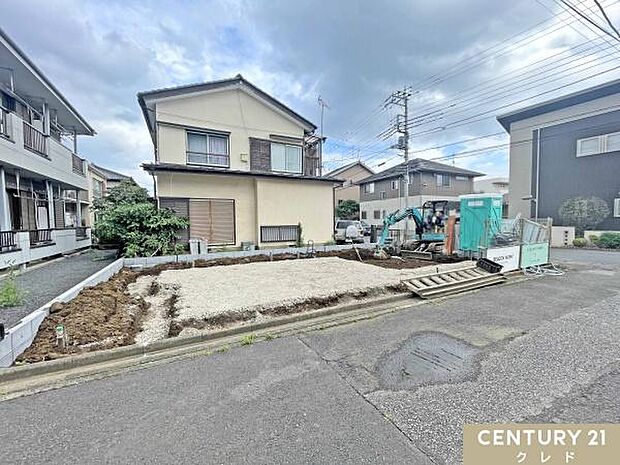 東武東上線・越生線「坂戸」駅まで徒歩7分。2路線利用可能で通勤通学も便利。南西角地につき陽当り・通風良好!