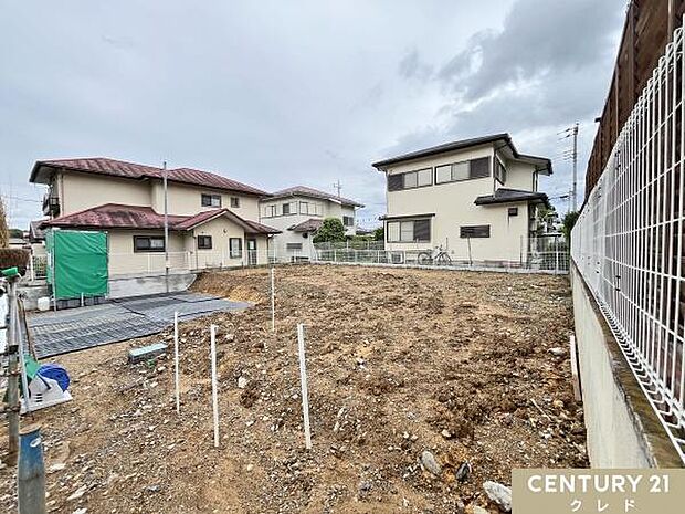 地盤や基礎を作る段階から丁寧に施工を行い、最も高い耐震等級3を取得した4LDK新邸を完成させます。今後の工程も随時紹介します。