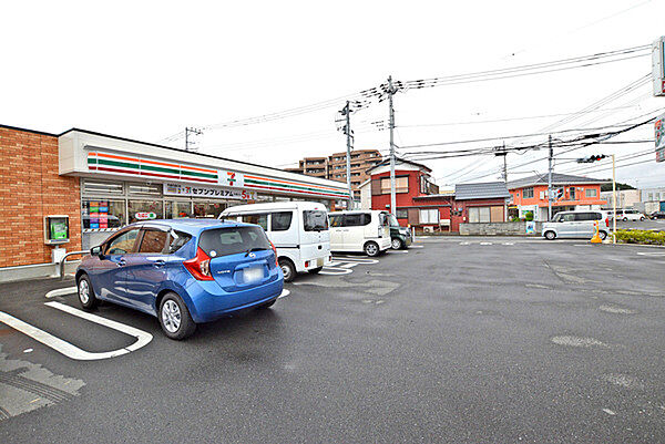 セブンイレブン鶴ヶ島市役所通り店まで250m