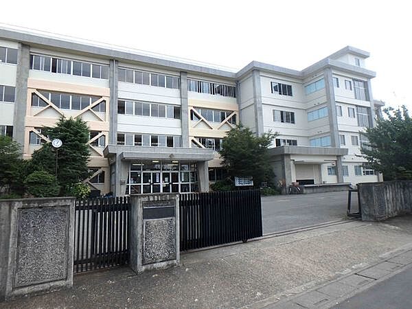 鶴ヶ島市立藤中学校まで750m