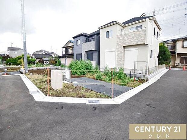 全棟土地の造成中です。建物を建てる前にしっかりと地盤の調査を行い、必要に応じて地盤改良を行います。