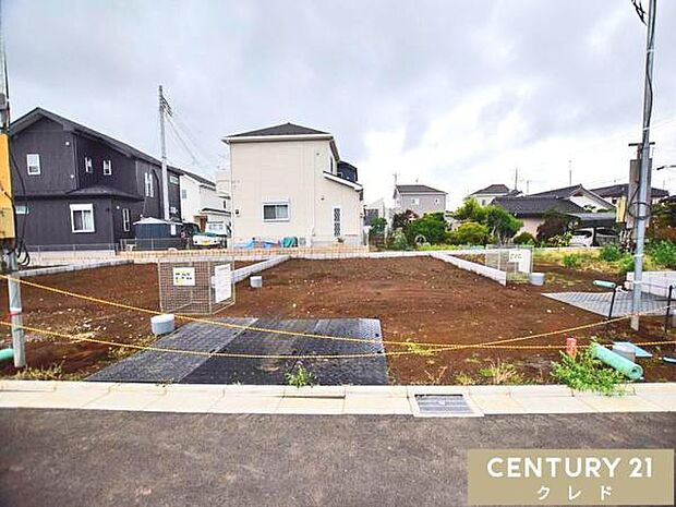 全棟土地の造成中です。建物を建てる前にしっかりと地盤の調査を行い、必要に応じて地盤改良を行います。