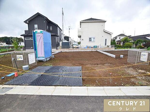 全棟土地の造成中です。建物を建てる前にしっかりと地盤の調査を行い、必要に応じて地盤改良を行います。