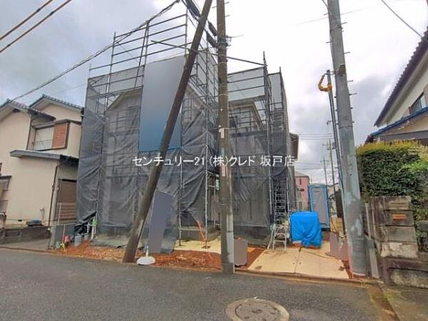 駐車場は縦列2台分。ご夫婦でお車をお持ちの方も安心です。
