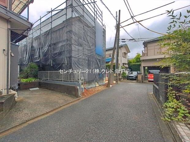 霞ヶ関北小学校まで徒歩7分。お子様も無理なく通える安心の距離感で、子育て世帯にうれしいロケーション。朝ゆったりと余裕を持った時間を確保できるのも嬉しいですね。