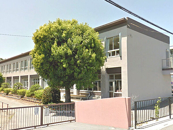 毛呂山町立川角中学校まで1400m