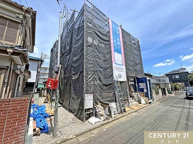 耐震等級3、制振装置設置の地震に強い安心構造。防犯カメラ、人感センサー玄関灯付きでセキュリティも安心。