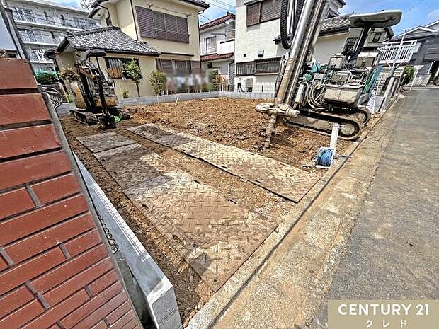 現在、更地の状態です。これから建築がスタートします。完成まで随時、写真を更新いたします。