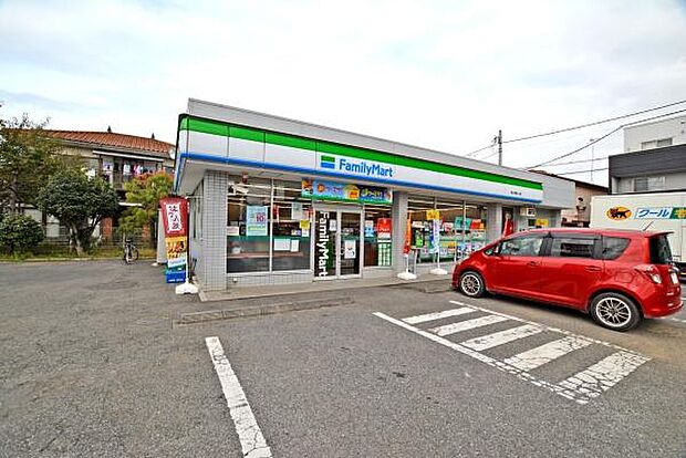 ファミリーマート 鶴ヶ島鶴ヶ丘店まで153m