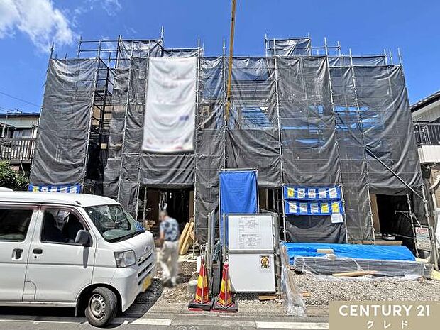 上棟を迎え、住まいの全体像が少しずつ見えてきました。完成に向けて工事が進んでいきます。