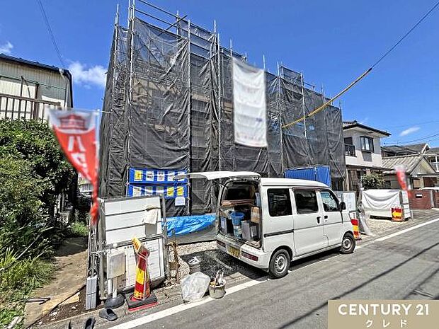上棟を迎え、住まいの全体像が少しずつ見えてきました。完成に向けて工事が進んでいきます。