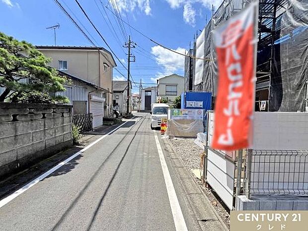 南東側4m道路に面し、陽当り良好。前面道路にゆとりがあり、駐車やお車の出入りもスムーズです。