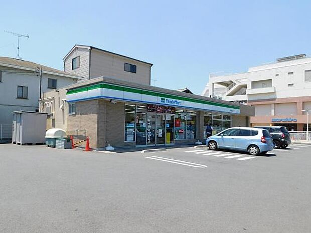 ファミリーマート 坂戸薬師町店まで876m