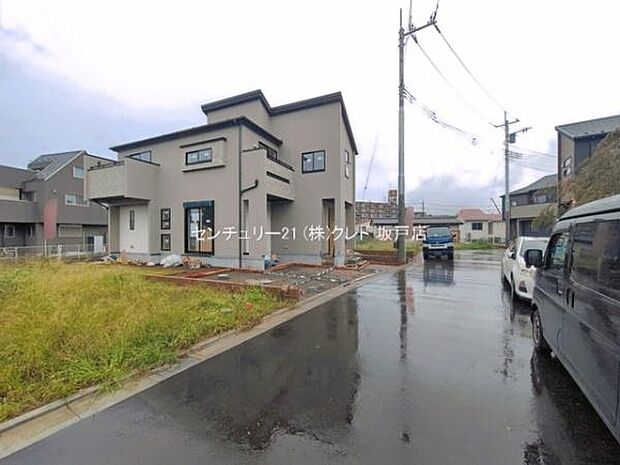 全9棟の新しい街並みが誕生。小学校まで徒歩圏内で、お子様の通学も安心の子育てしやすい住環境です。