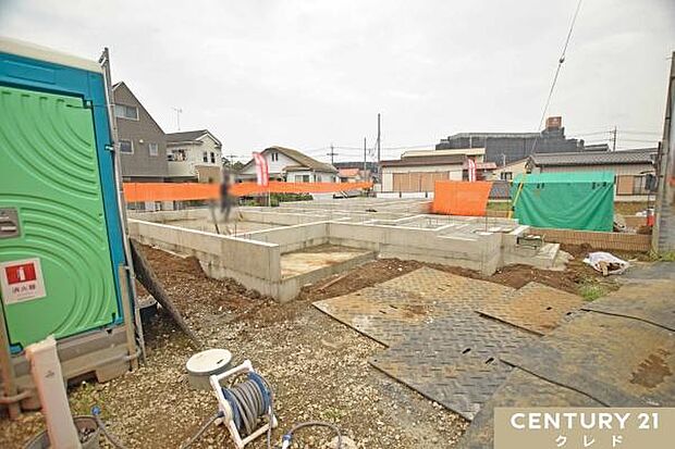 西武新宿線「本川越」駅徒歩17分、東武東上線「川越市」駅徒歩21分の2駅2路線利用可能な好立地。制震Damper標準搭載・耐震等級3取得の地震に強い安心住宅全9棟!