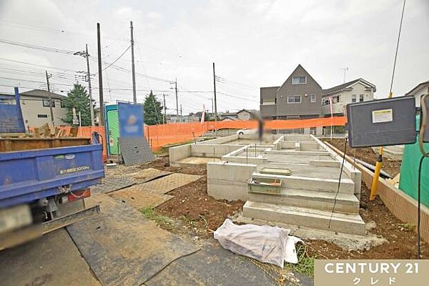 分譲地内の開発道路のため、通り抜けの車がなく、お子様の飛び出しなどを心配せず安心して利用できます。