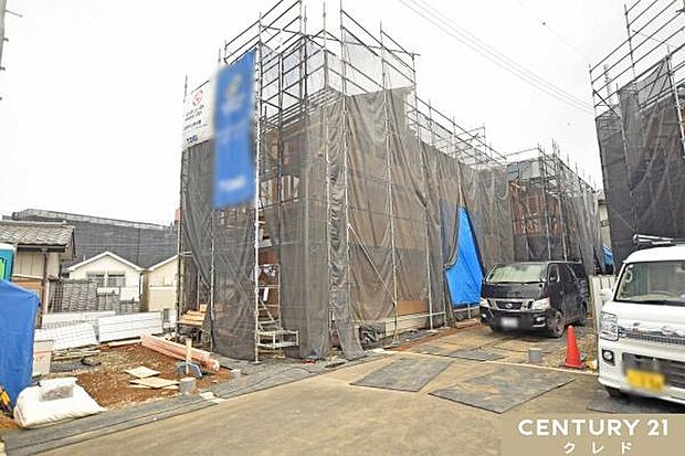 西武新宿線「本川越」駅徒歩17分、東武東上線「川越市」駅徒歩21分の2駅2路線利用可能な好立地。制震Damper標準搭載・耐震等級3取得の地震に強い安心住宅全9棟!