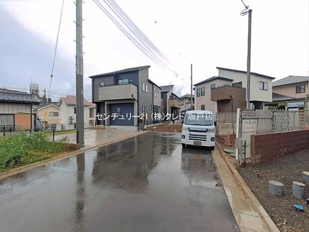 全9棟の新しい街並みが誕生。小学校まで徒歩圏内で、お子様の通学も安心の子育てしやすい住環境です。