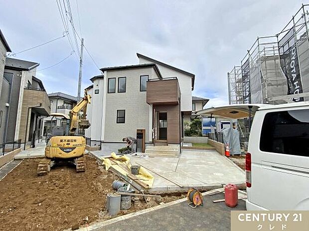 西武新宿線「本川越」駅徒歩17分、東武東上線「川越市」駅徒歩21分の2駅2路線利用可能な好立地。制震Damper標準搭載・耐震等級3取得の地震に強い安心住宅全9棟!