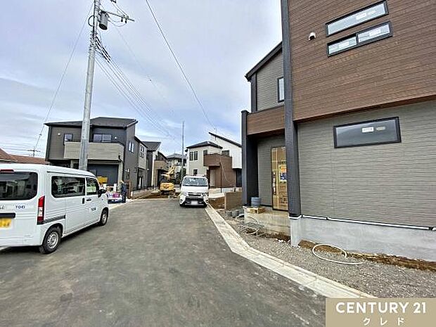 分譲地内の開発道路のため、通り抜けの車がなく、お子様の飛び出しなどを心配せず安心して利用できます。