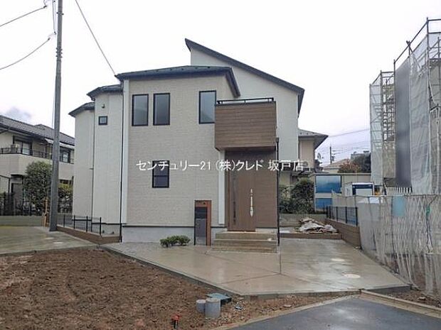 玄関一体型の広いマルチエントランス付き。自転車やアウトドア用品の保管場所にもピッタリです。