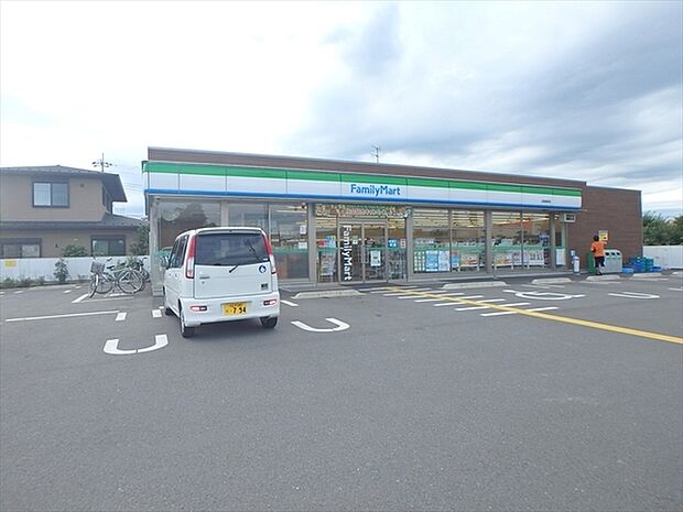 ファミリーマート日高高萩店まで649m