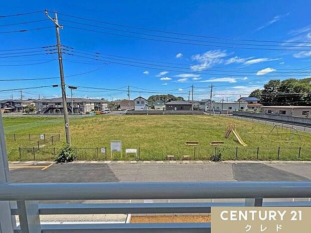 広々とした青空を眺めることができます。前面に公園が広がる開けた眺望で、季節の移ろいを感じながら気持ちよく過ごせます。