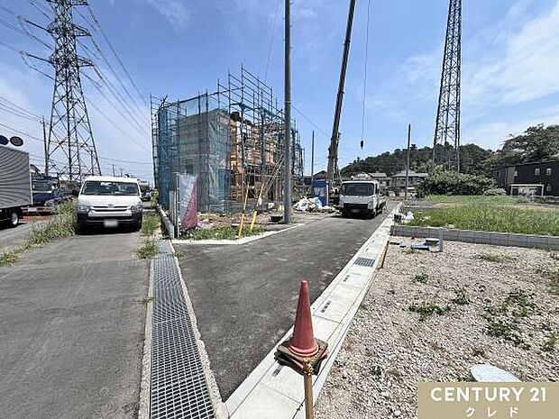 藤小・中学校まで徒歩17分。お子様も無理なく通える安心の距離感で、子育て世帯にうれしいロケーション。朝ゆったりと余裕を持った時間を確保できるのも嬉しいですね。