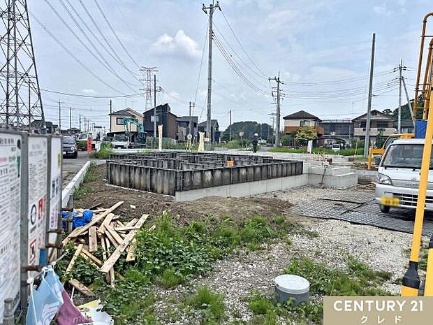 基礎工事が順調に進み、住まいを支える丈夫な基礎が形になりました。完成後は見えなくなる大切な部分も丁寧に施工し、安心して長く暮らせる住まいづくりが進んでいます。