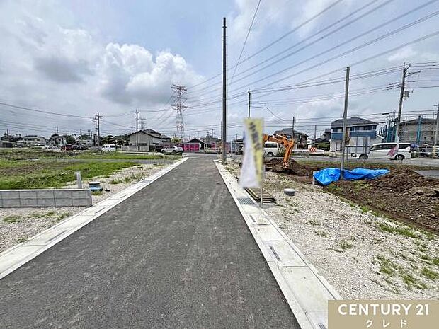 藤小・中学校まで徒歩17分。お子様も無理なく通える安心の距離感で、子育て世帯にうれしいロケーション。朝ゆったりと余裕を持った時間を確保できるのも嬉しいですね。