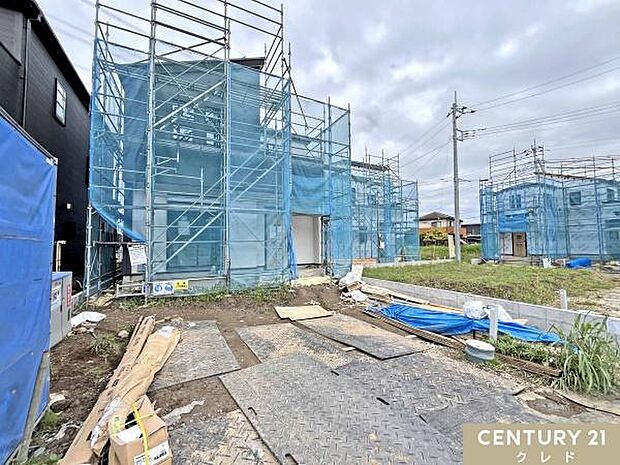 藤小・中学校まで徒歩17分。お子様も無理なく通える安心の距離感で、子育て世帯にうれしいロケーション。朝ゆったりと余裕を持った時間を確保できるのも嬉しいですね。