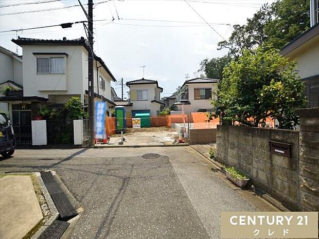 西武新宿線「南大塚」駅まで徒歩16分。ゆとりある敷地70坪超×閑静な住宅街に佇む平屋。