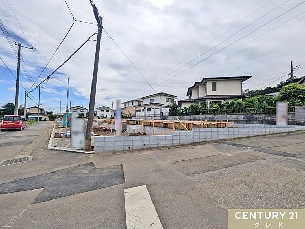 青空の下に広がる閑静な住宅街エリアに全10棟の新邸が完成。3～4LDK+駐車2台可能の間取りです。
