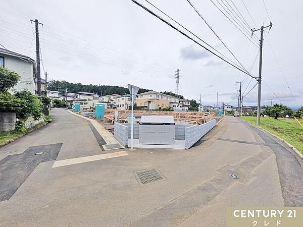 光進保育円まで徒歩4分。JR川越線・八高線「高麗川」駅まで徒歩18分。子育て家族にもオススメの立地です。