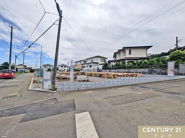 青空の下に広がる閑静な住宅街エリアに全10棟の新邸が完成。3~4LDK+駐車2台可能の間取りです。