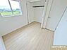 洋室：【西側4.5帖】自然光が降り注ぐ、明るく開放的な4.5帖の洋室。クローゼット完備でお部屋をすっきり保てるため、お子様のお部屋にもぴったりです。