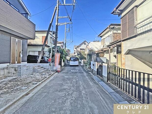 敷地内に駐車スペースあり。通勤やお子様の送り迎え、毎日のお買い物など、便利な移動手段として活用できます。