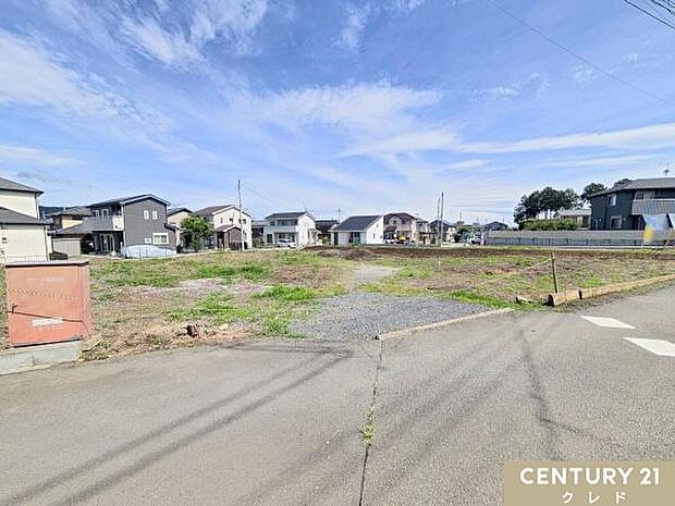 全棟更地の状態です。建物を建てる前にしっかりと地盤の調査を行い、必要に応じて地盤改良を行います。