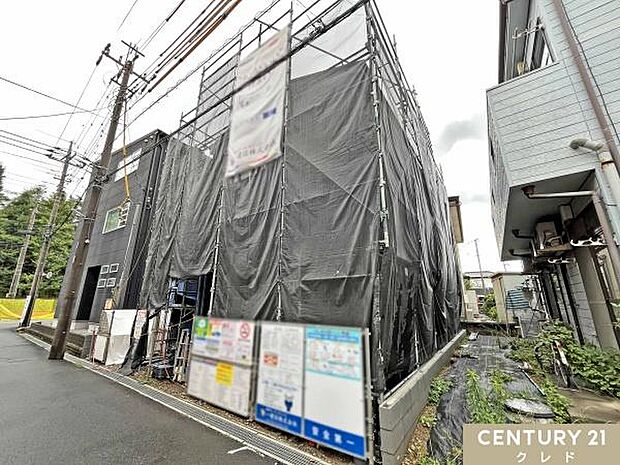 駐車場は並列2台分確保。ご夫婦それぞれがお車をお持ちのご家庭はもちろん、来客時の駐車スペースとしても便利です。