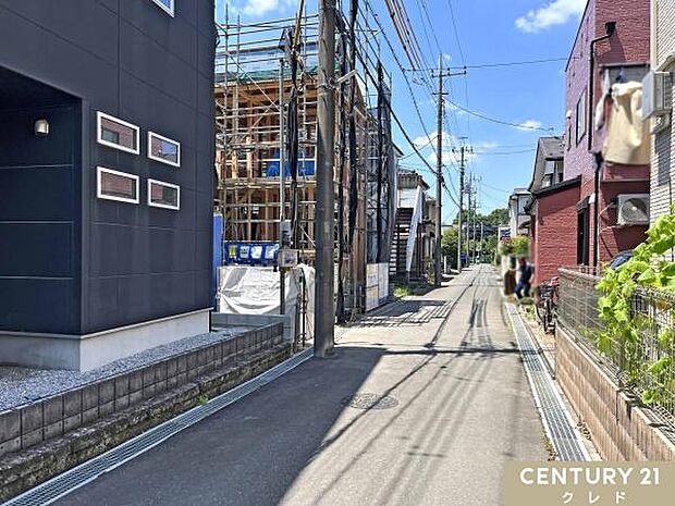 保育園・幼稚園、小・中学校が徒歩圏内に揃う、子育て世帯にうれしい住環境。落ち着いた街並みが広がる閑静な住宅街です。