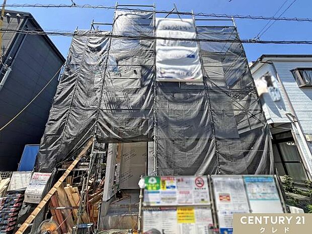 名細小学校まで徒歩12分。お子様も無理なく通える安心の距離感で、子育て世帯にうれしいロケーション。朝ゆったりと余裕を持った時間を確保できるのも嬉しいですね。