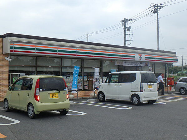 セブンイレブン日高バイパス店まで673m