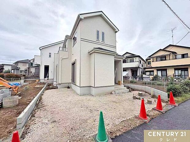 霞ヶ関小・中学校まで徒歩8分。商業施設も徒歩圏内に充実した暮らしやすい住環境、シニア世帯からファミリー層まで、幅広い世帯におすすめです。