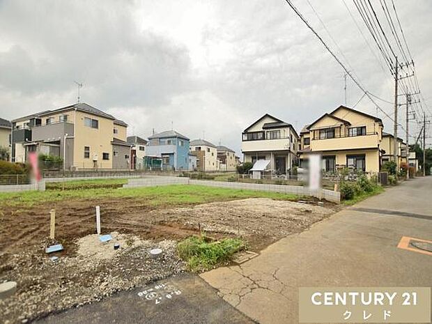 JR川越線「的場」駅徒歩19分。東武東上線「川越」駅からバスも利用できる便利な立地です。