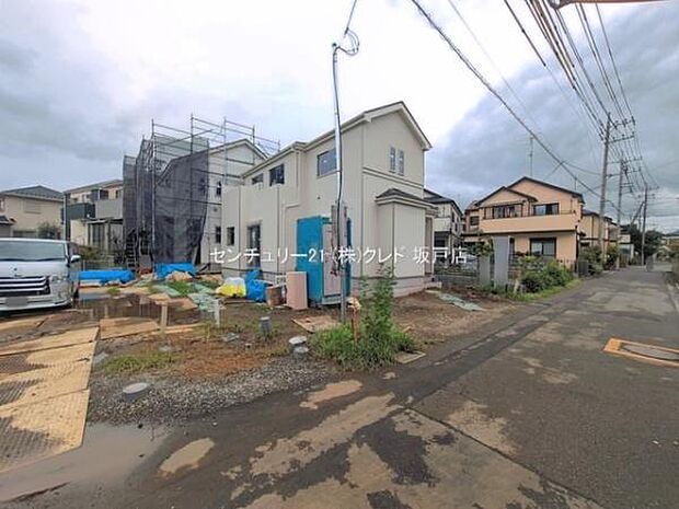 JR川越線「的場」駅徒歩19分。東武東上線「川越」駅からバスも利用できる便利な立地です。