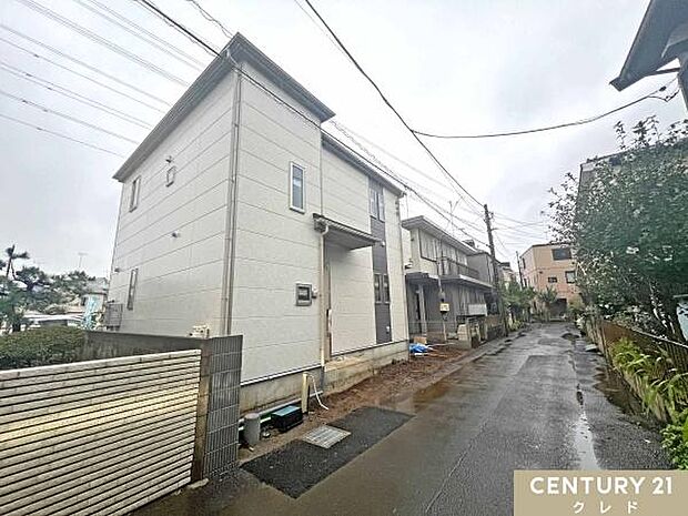 コープ徒歩11分。商業施設や教育機関が徒歩圏内に充実した、子育て家族にも嬉しい住環境です。
