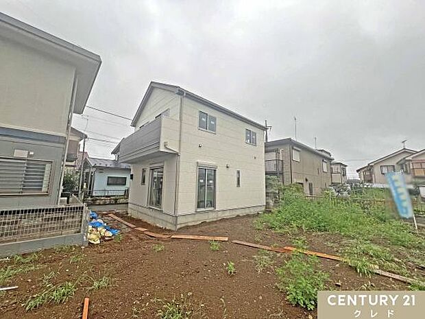 高階西小・中学校まで徒歩15分。お子様も無理なく通える安心の距離感で、子育て世帯にうれしいロケーション。朝ゆったりと余裕を持った時間を確保できるのも嬉しいですね。